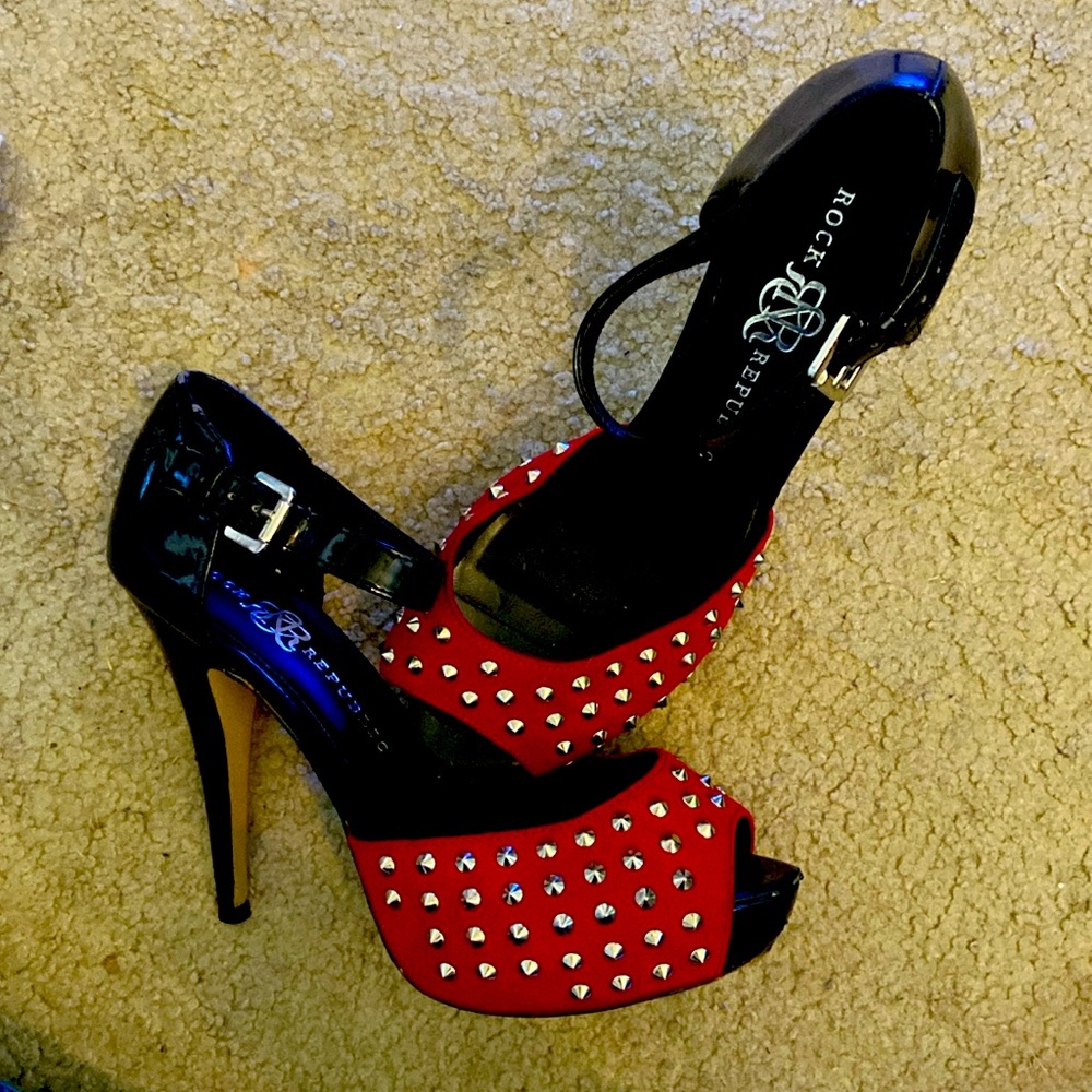 ROCK & REPUBLIC Red & Black Studded Platform High Heels | Size 8